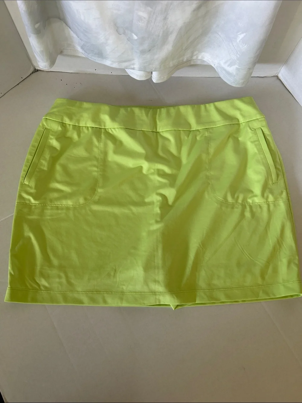 ZENERGY GOLF BY CHICOS SKORT AND TOP LIGHTWEIGHT KNIT FABRIC GREEN & YELLOW SZ X